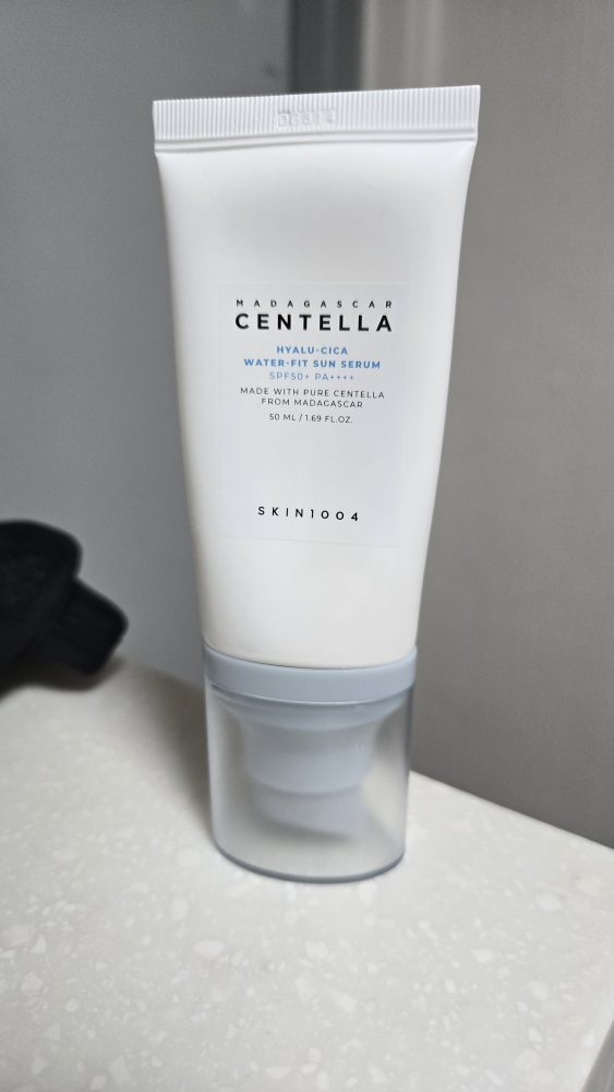 Ảnh đánh giá thực tế của người dùng về Madagascar Centella Hyalu-Sica Water Fit Sun Serum [SPF50+/PA++++]