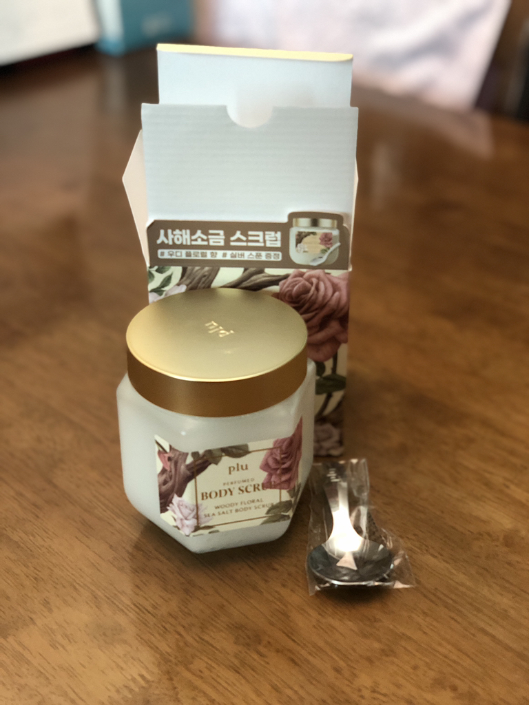 플루 (Plu) 퍼퓸드 씨솔트 바디스크럽 [우디플로럴] review image