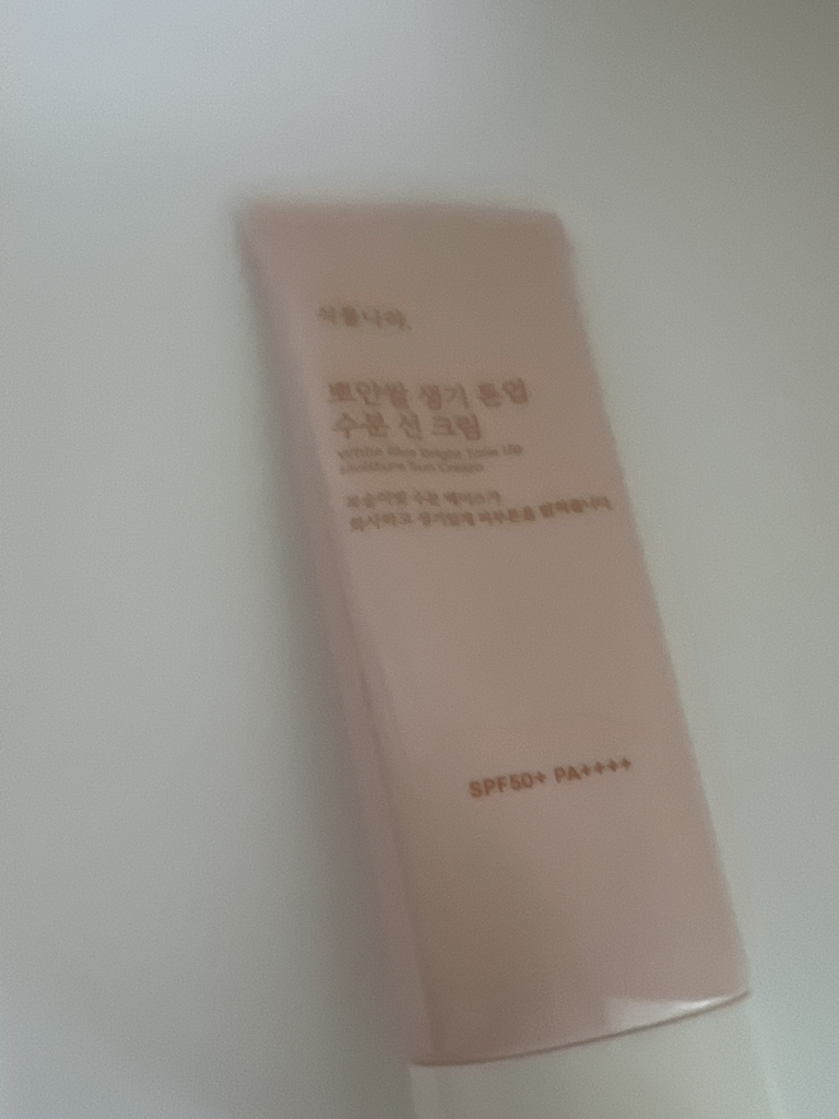 식물나라 (SHINGMULNARA) 뽀얀쌀 수분 선크림 [SPF50+/PA++++] [생기톤업] review image
