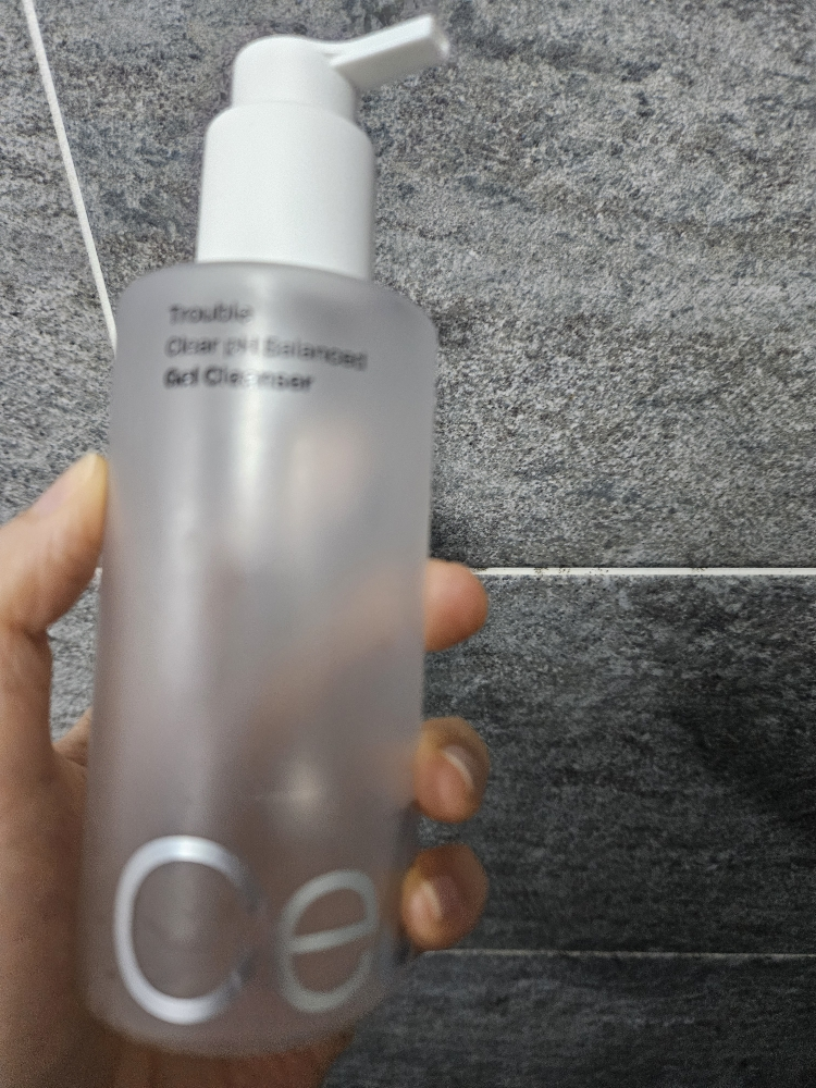 Celladix Gel rửa mặt axit nhẹ làm sạch mụn review image