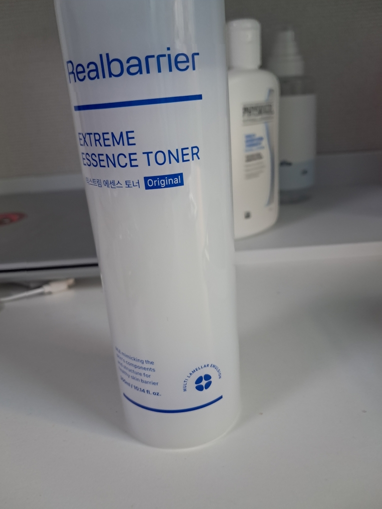 리얼베리어 (RealBarrier) 익스트림 에센스 토너 review image