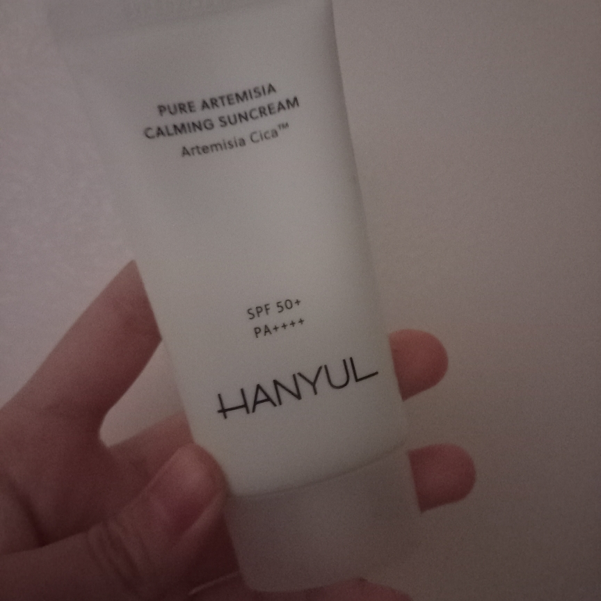 한율 (HANYUL) 어린쑥 수분진정 선크림 [SPF50+/PA++++] review image