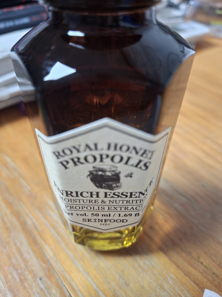 SKINFOOD Royal Honey Propolis Enrich Essence review image