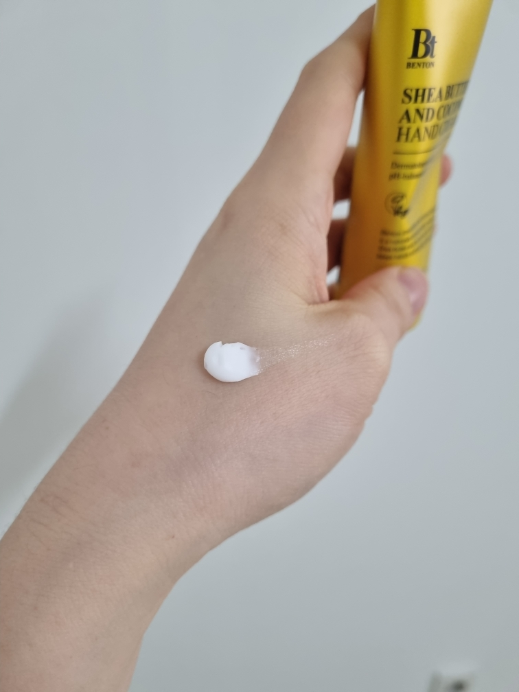 Ảnh đánh giá thực tế của người dùng về Kem dưỡng tay bơ hạt mỡ và dừa