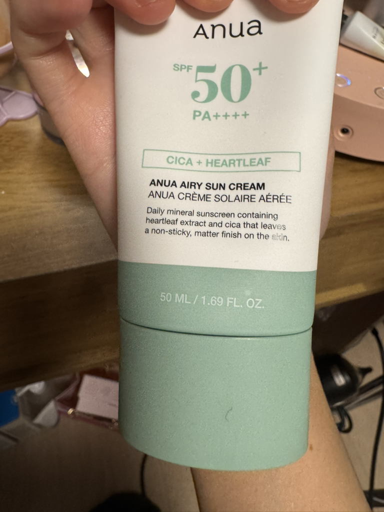 아누아 (Anua) 에어리 무기자차 선크림 [SPF50+/PA++++] review image