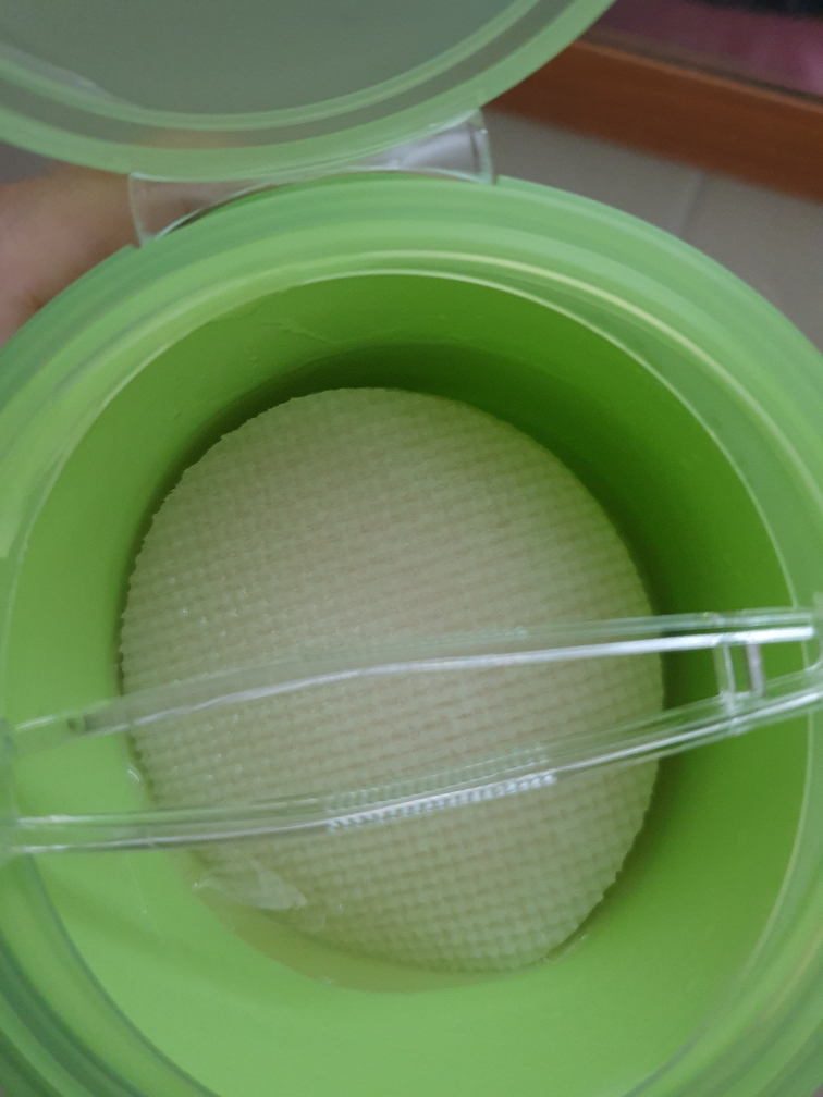 Ảnh đánh giá thực tế của người dùng về Essence Pad Clear Touch