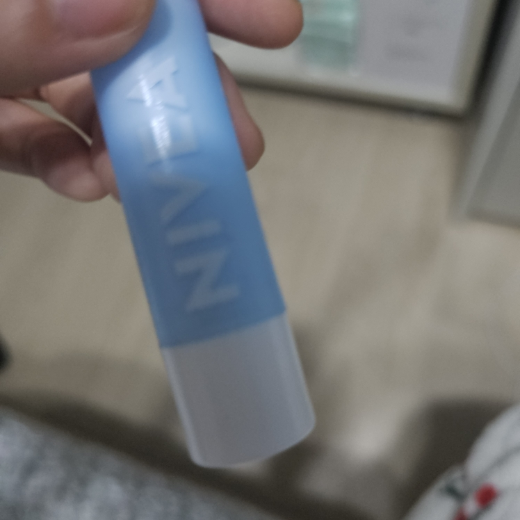 니베아 (NIVEA) 립케어 립밤 [모이스춰] review image