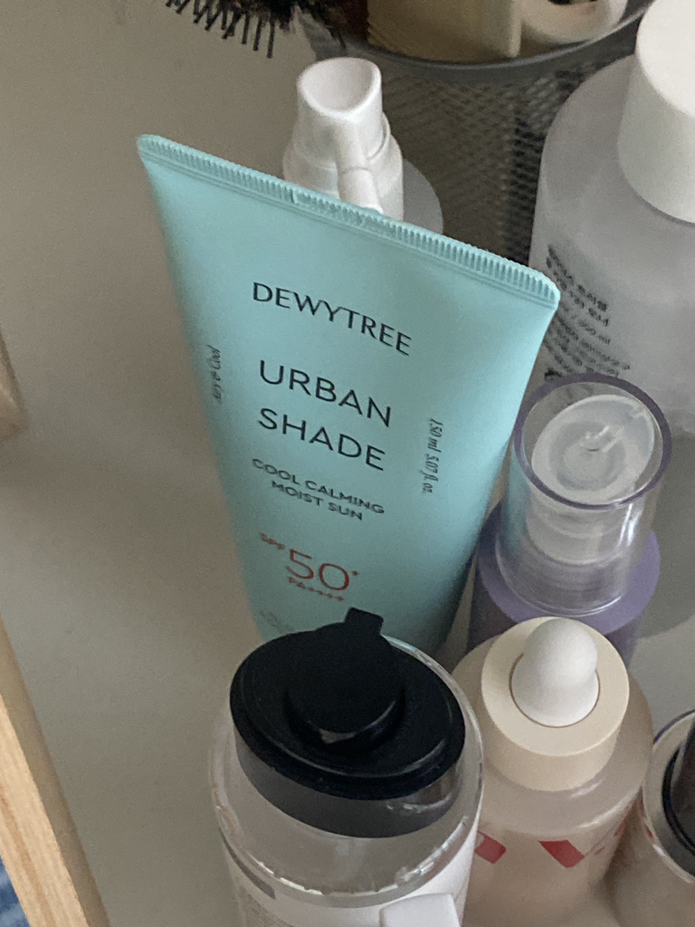 듀이트리 (DEWYTREE) 어반 쉐이드 쿨 카밍 수분 선 [SPF50+/PA++++] review image