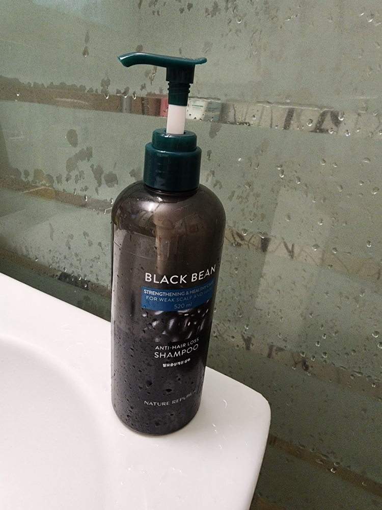 NATUREREPUBLIC Dầu gội cải thiện triệu chứng rụng tóc Black Bean review image