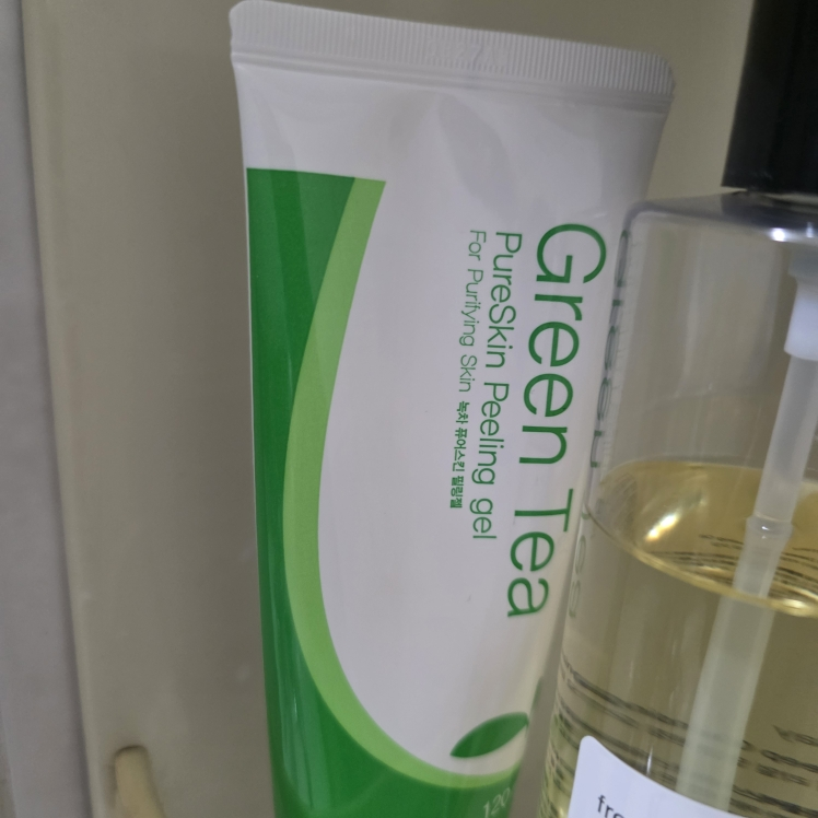 Ảnh đánh giá thực tế của người dùng về Gel tẩy tế bào chết trà xanh