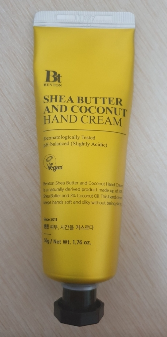 Ảnh đánh giá thực tế của người dùng về Kem dưỡng tay bơ hạt mỡ và dừa