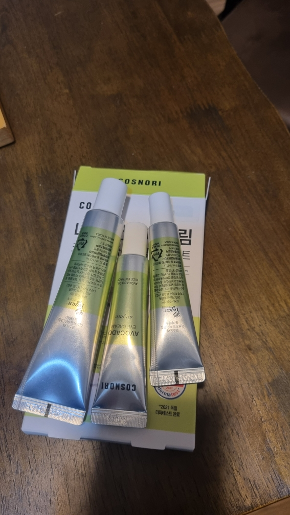 Ảnh đánh giá thực tế của người dùng về Kem mắt bơ