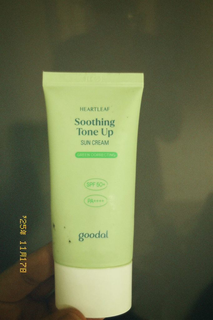 Ảnh đánh giá thực tế của người dùng về Kem chống nắng dưỡng ẩm làm dịu da [SPF50+/PA++++]
