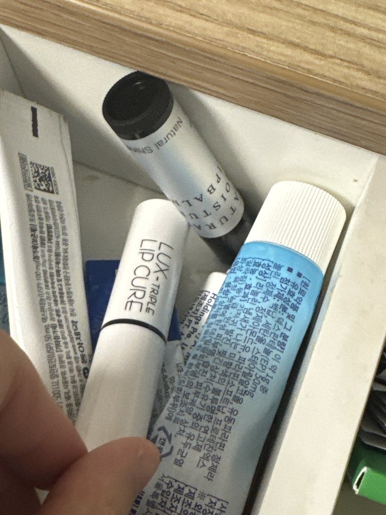 네츄럴샤인 (NaturalShine) 럭스 트리플 립큐어밤 글로시 [래빗로즈] review image