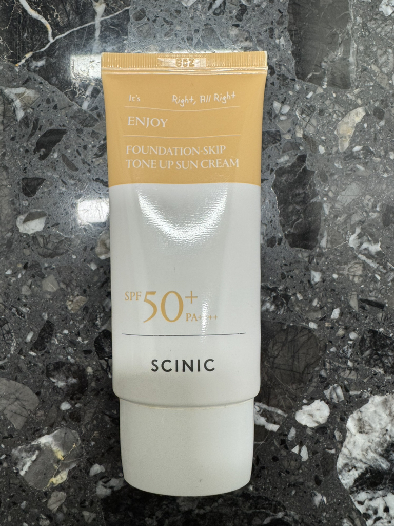 싸이닉 (SCINIC) 엔조이 파데스킵 톤업 선크림 [SPF50+/PA++++] review image