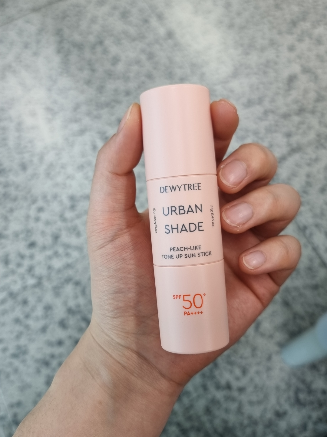 듀이트리 (DEWYTREE) 어반쉐이드 피치라이크 톤업 선스틱 [SPF50+/PA++++] review image