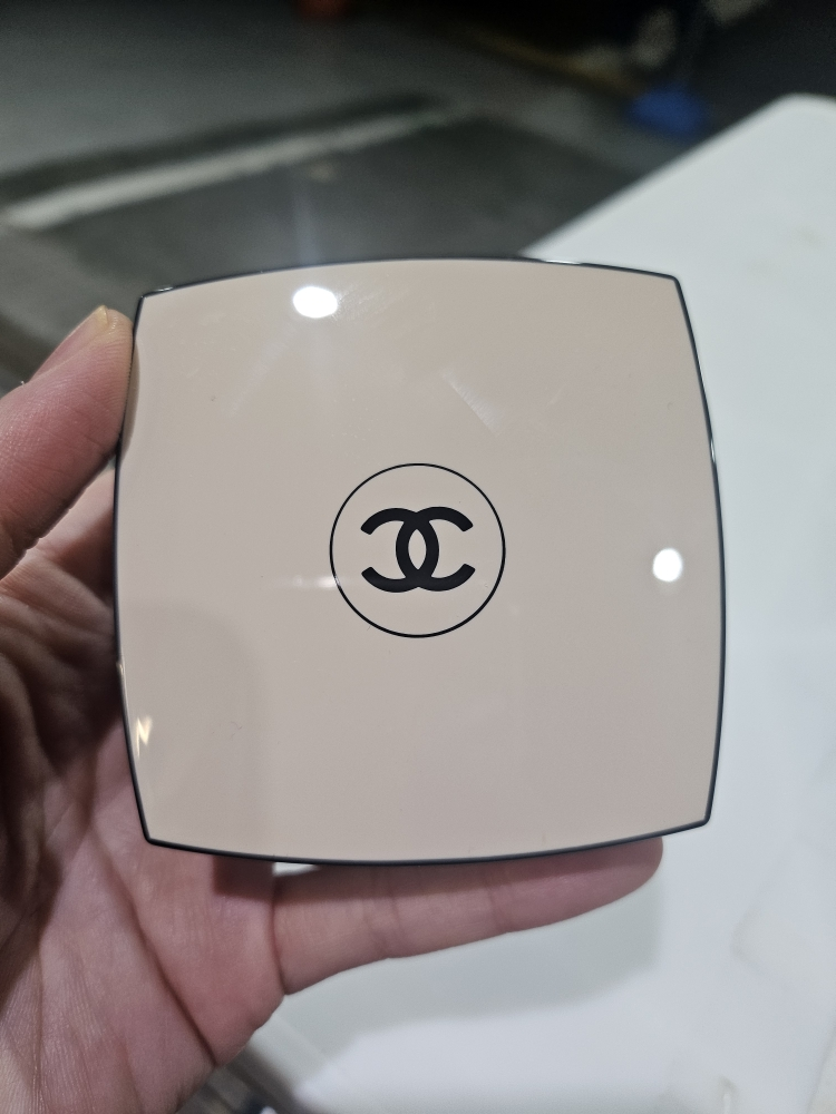 샤넬 (CHANEL) 레 베쥬 헬시 글로우 젤 터치 쿠션 파운데이션 [SPF40/PA+++] [BD01] review image