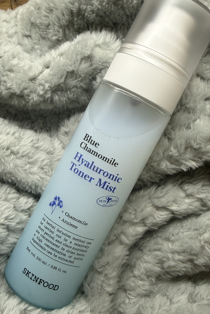 스킨푸드 (SKINFOOD) 블루 캐모마일 히알루로닉 토너 미스트 review image