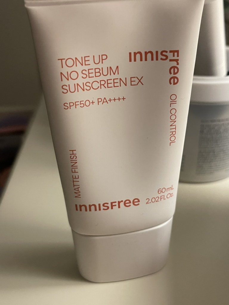 이니스프리 (INNISFREE) 톤업 노세범 선스크린 EX [SPF50+/PA++++] review image