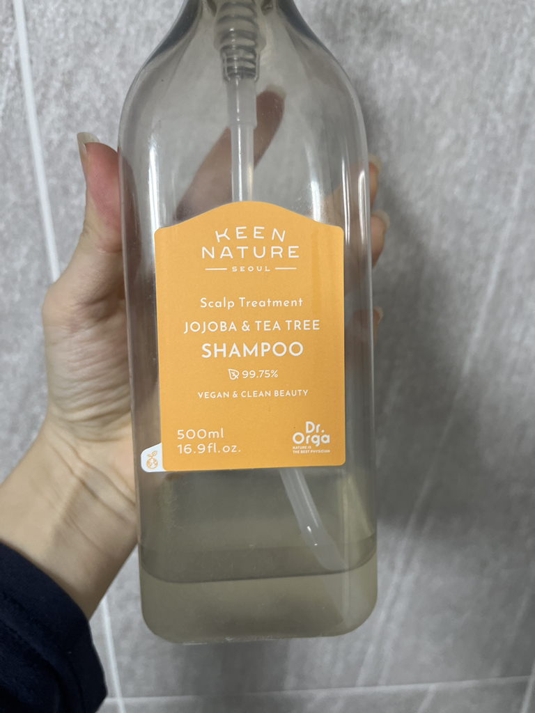 Ảnh đánh giá thực tế của người dùng về Hojoba Tea Tree Shampoo