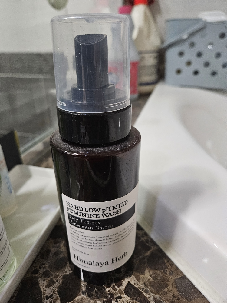 Ảnh đánh giá thực tế của người dùng về Dung dịch vệ sinh phụ nữ nhẹ nhàng có tính axit yếu