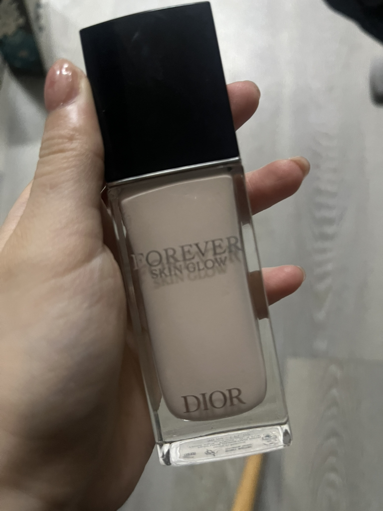 디올 (Dior) 포에버 스킨 글로우 24H 웨어 래디언트 파운데이션 [SPF20/PA+++] [00 뉴트럴] review image