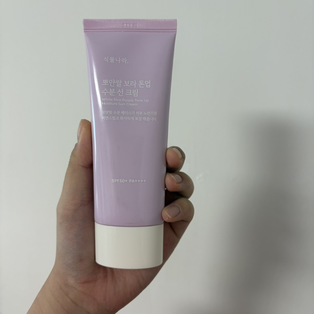 식물나라 (SHINGMULNARA) 뽀얀쌀 수분 선크림 [SPF50+/PA++++] [보라톤업] review image