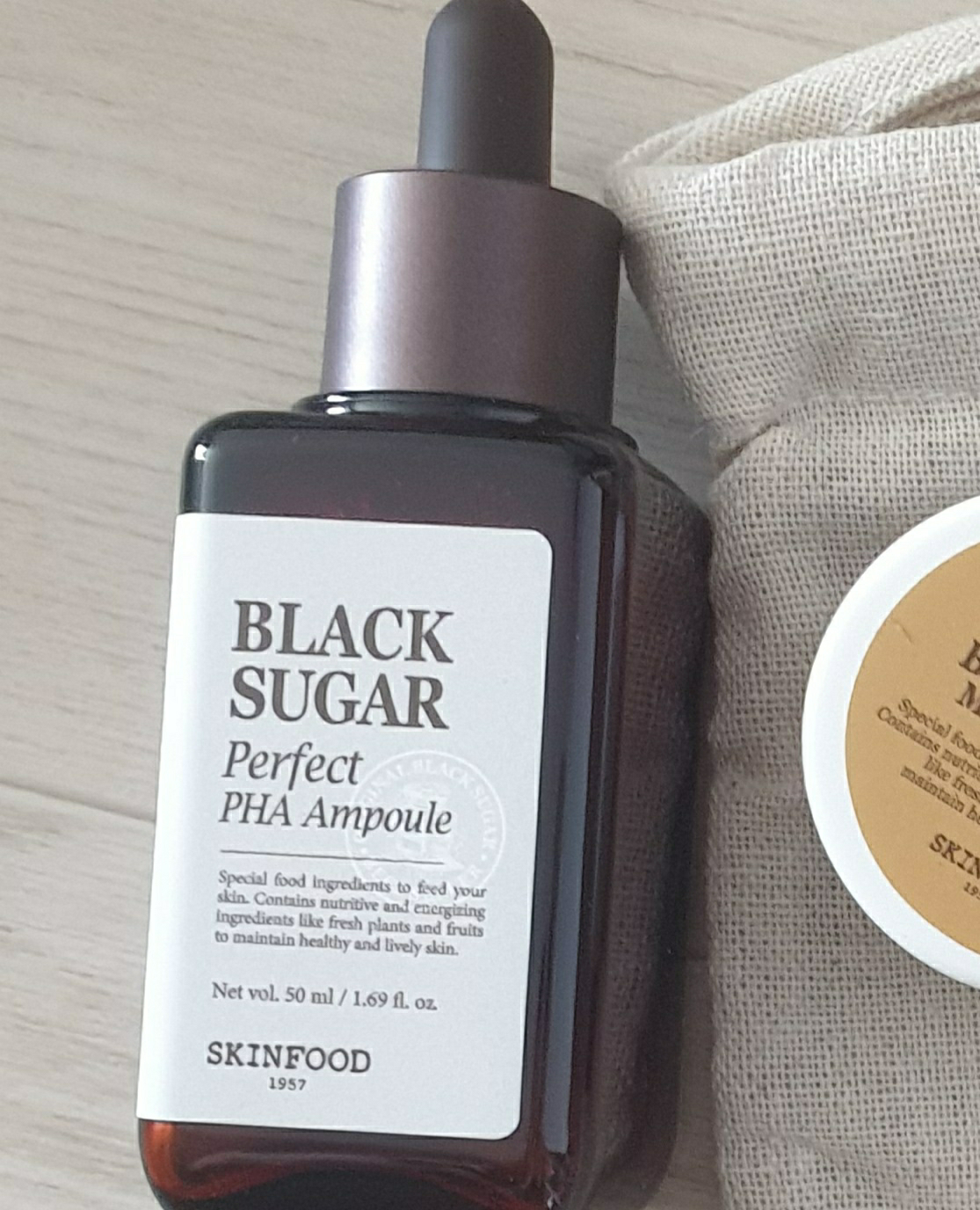 스킨푸드 (SKINFOOD) 블랙슈가 퍼펙트 PHA 앰플 review image