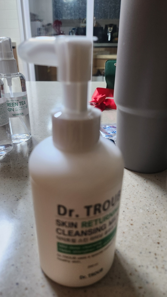 Ảnh đánh giá thực tế của người dùng về Sữa rửa mặt Dr. Truff