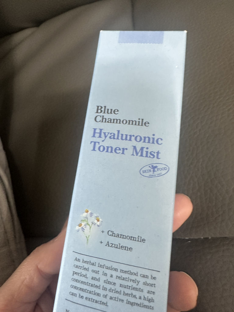 스킨푸드 (SKINFOOD) 블루 캐모마일 히알루로닉 토너 미스트 review image