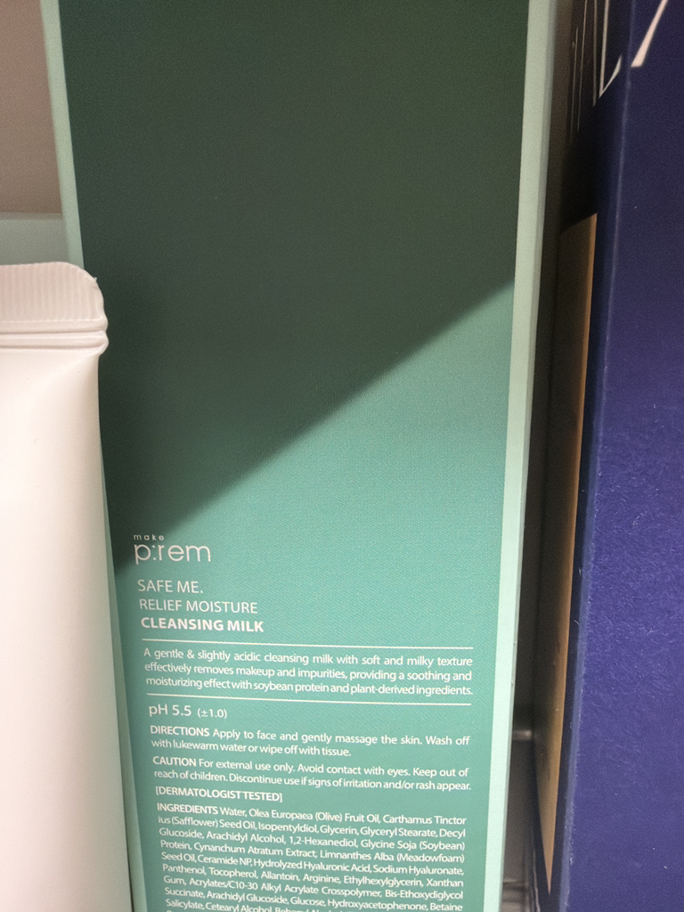 Ảnh đánh giá thực tế của người dùng về Safe Me Relief Moisture Cleansing Milk