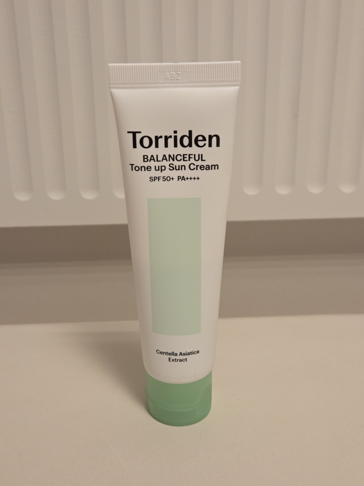 토리든 (Torriden) 밸런스풀 시카 톤업 선크림 [SPF50+/PA++++] review image