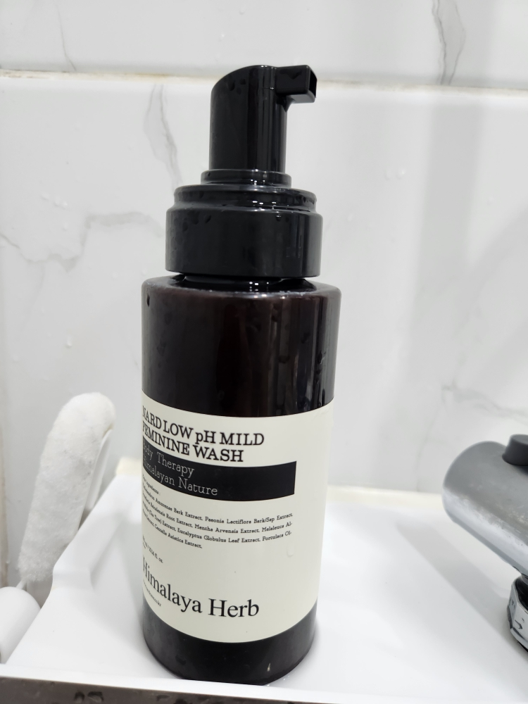 Ảnh đánh giá thực tế của người dùng về Dung dịch vệ sinh phụ nữ nhẹ nhàng có tính axit yếu