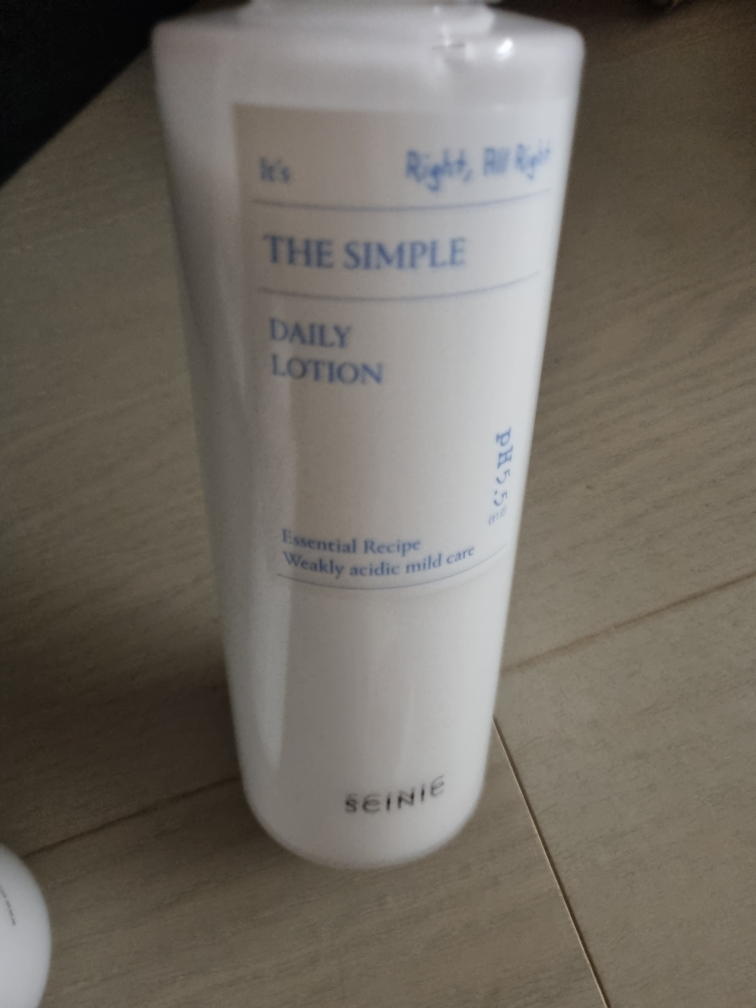 Ảnh đánh giá thực tế của người dùng về Kem dưỡng da hàng ngày đơn giản hơn