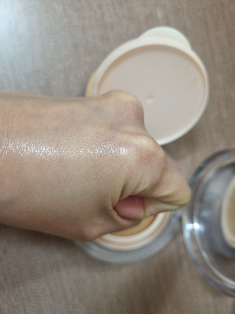 어뮤즈 (AMUSE) 스킨 튠 비건 커버 쿠션 [SPF45/PA++] [01 페어튠] review image