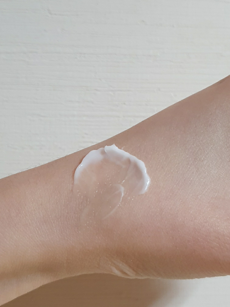 이니스프리 (INNISFREE) 그린티 버터 보습 크림 review image