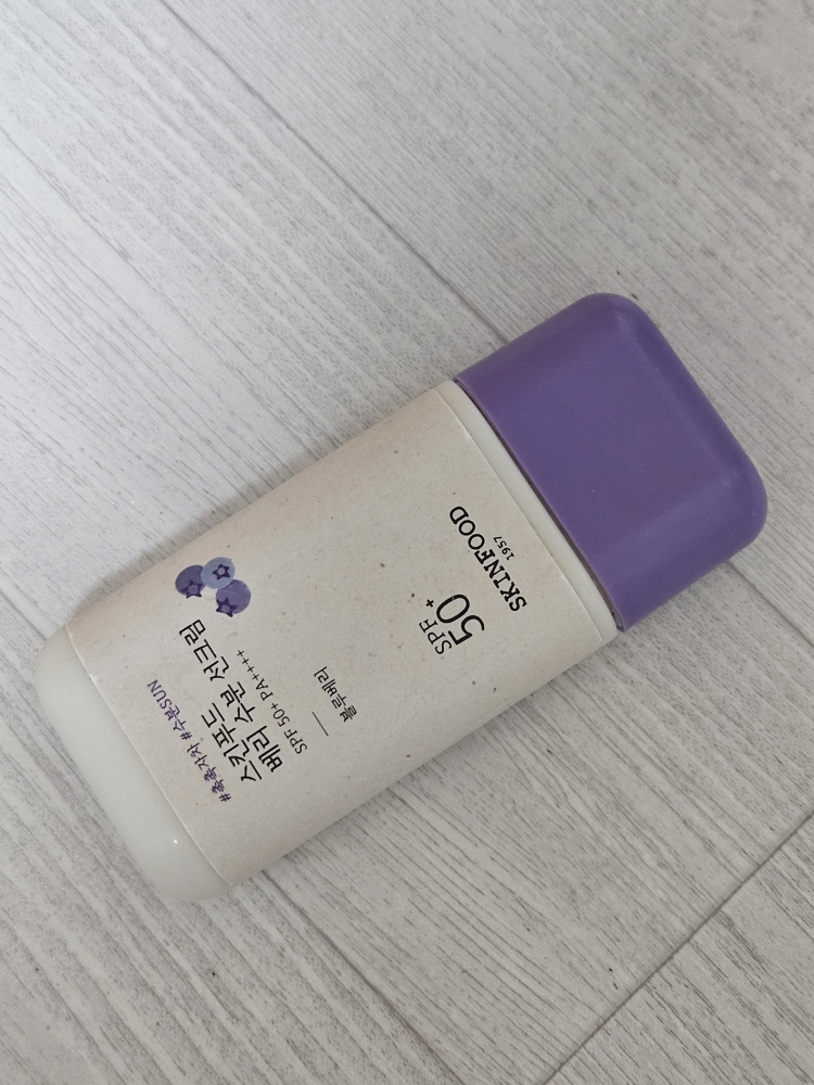 스킨푸드 (SKINFOOD) 베리 선크림 [SPF50+/PA++++] [수분] review image