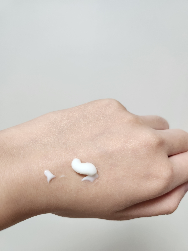 더블유드레스룸 (W.DRESSROOM) 퍼퓸 핸드크림 [No.97 에이프릴코튼] review image