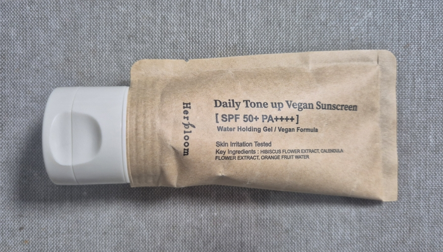 허블룸 (Herbloom) 데일리 톤업 비건 선스크린 [SPF50+/PA++++] review image