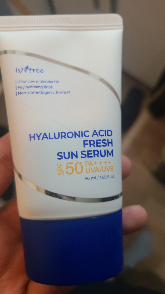 이즈앤트리 (IsNtree) 히알루론산 프레쉬 선 세럼 [SPF50+/PA++++] review image