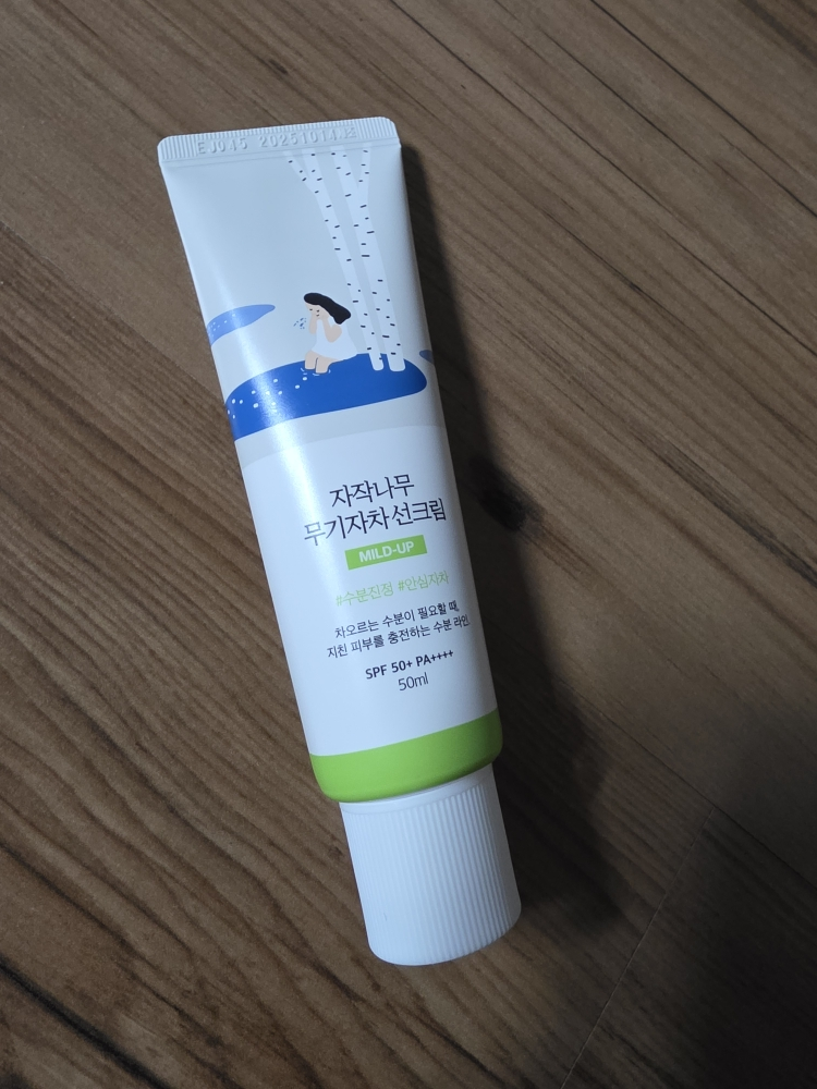 ROUNDLAB Kem chống nắng không chứa khoáng chất từ cây bạch dương [SPF50+/PA++++] review image