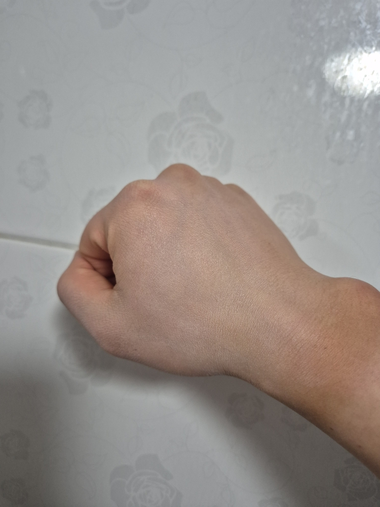 이니스프리 (INNISFREE) 톤업 노세범 선스크린 EX [SPF50+/PA++++] review image