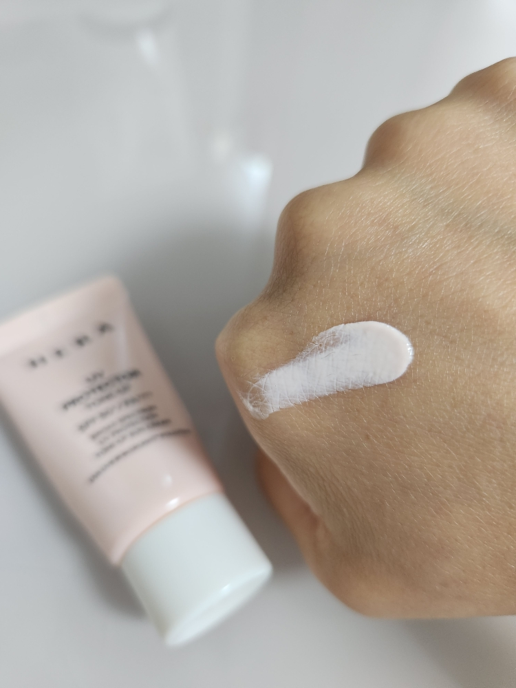 헤라 (HERA) UV프로텍터 톤업 [SPF50+/PA++++] review image