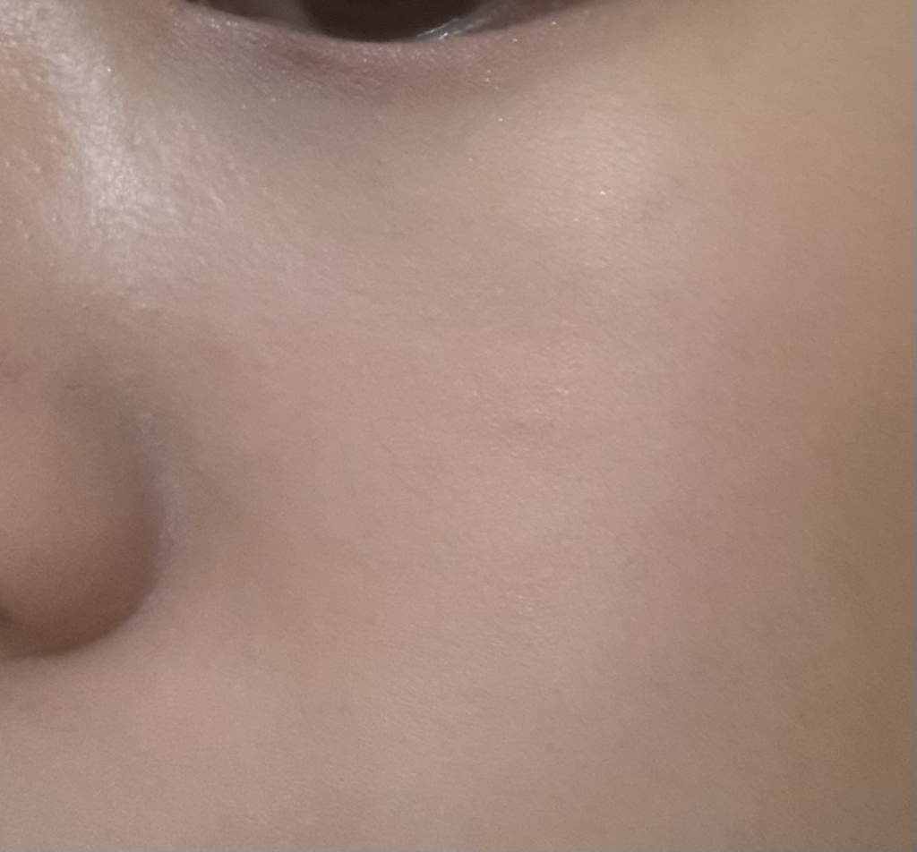 어바웃톤 (ABOUT_TONE.) 스킨 레이어 핏 쿠션 [SPF30/PA++] [22 아이보리] review image