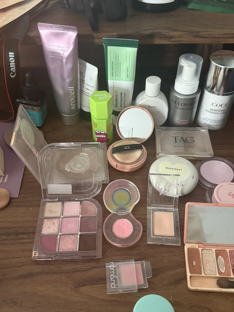 BLANCDIVA Coloring: My Eyeshadow Palette [01 Peony Scented] review image