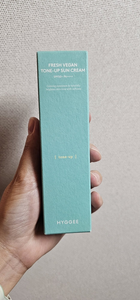 HYGGEE Kem chống nắng tông màu tươi sáng cho người ăn chay [SPF50+/PA++++] review image