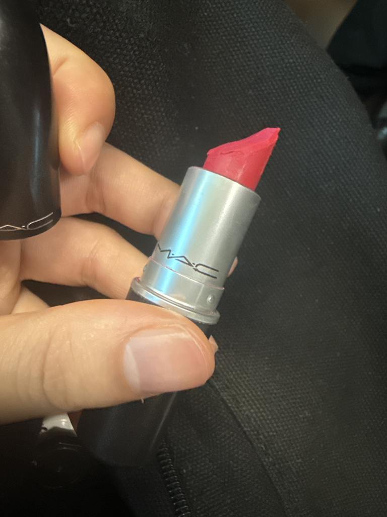 MAC Son môi retro matte [Relentlessly Red] review image