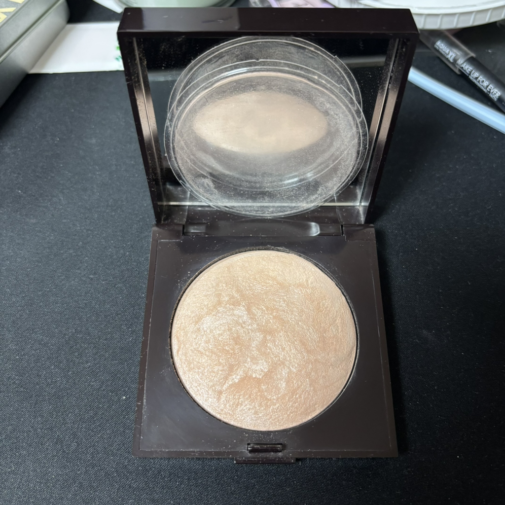 LAURAMERCIER Matt Radiance Baked Powder [01 Highlight] review image