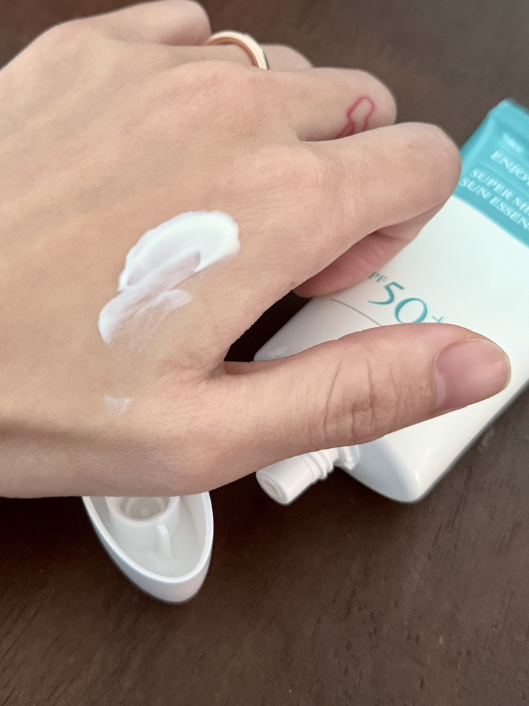 SCINIC Enjoy Super Mild Sun Essence [SPF50+/PA++++] review image