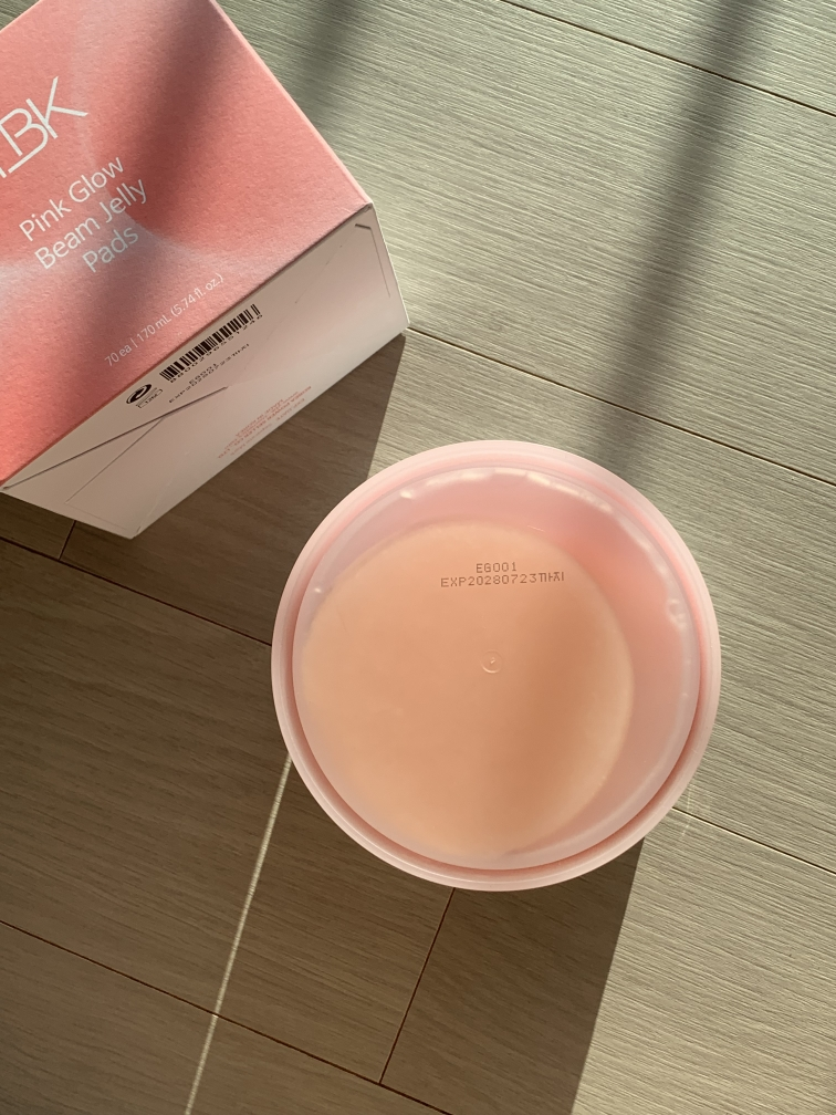 粉红色发光凝胶垫的真实用户使用照片